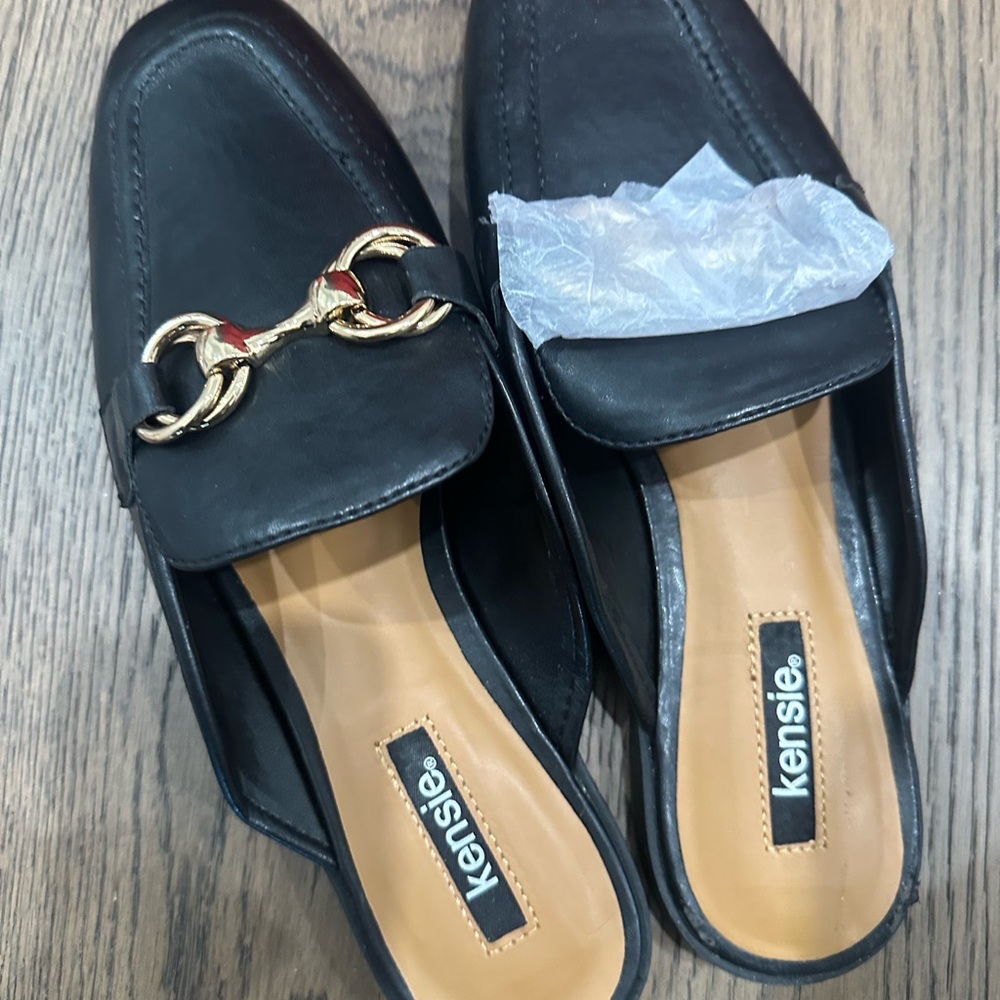 Kensie Black and Gold Flats with Minimalist Design